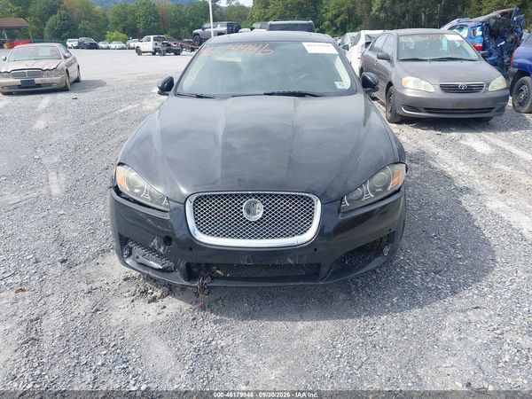 2012 JAGUAR XF PORTFOLIO — I152