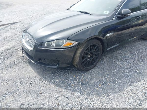 2012 JAGUAR XF PORTFOLIO — I153