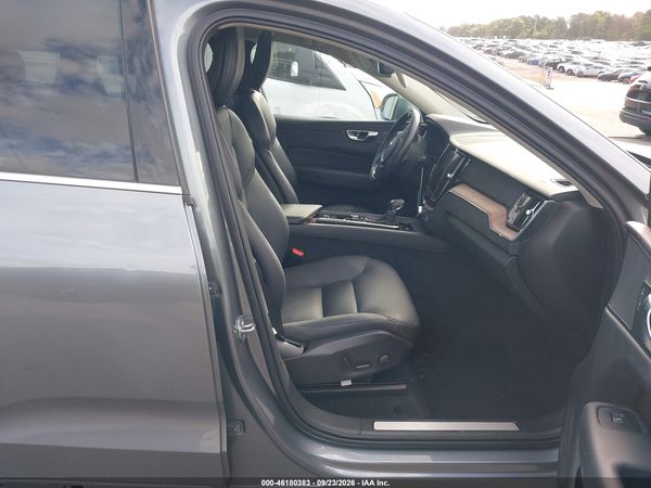 2021 VOLVO XC60 MOMENTUM — I5