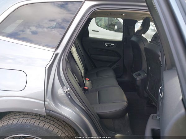 2021 VOLVO XC60 MOMENTUM — I8