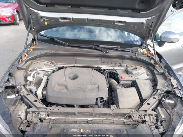 2021 VOLVO XC60 MOMENTUM — I10