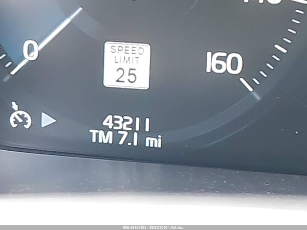 2021 VOLVO XC60 MOMENTUM — I118
