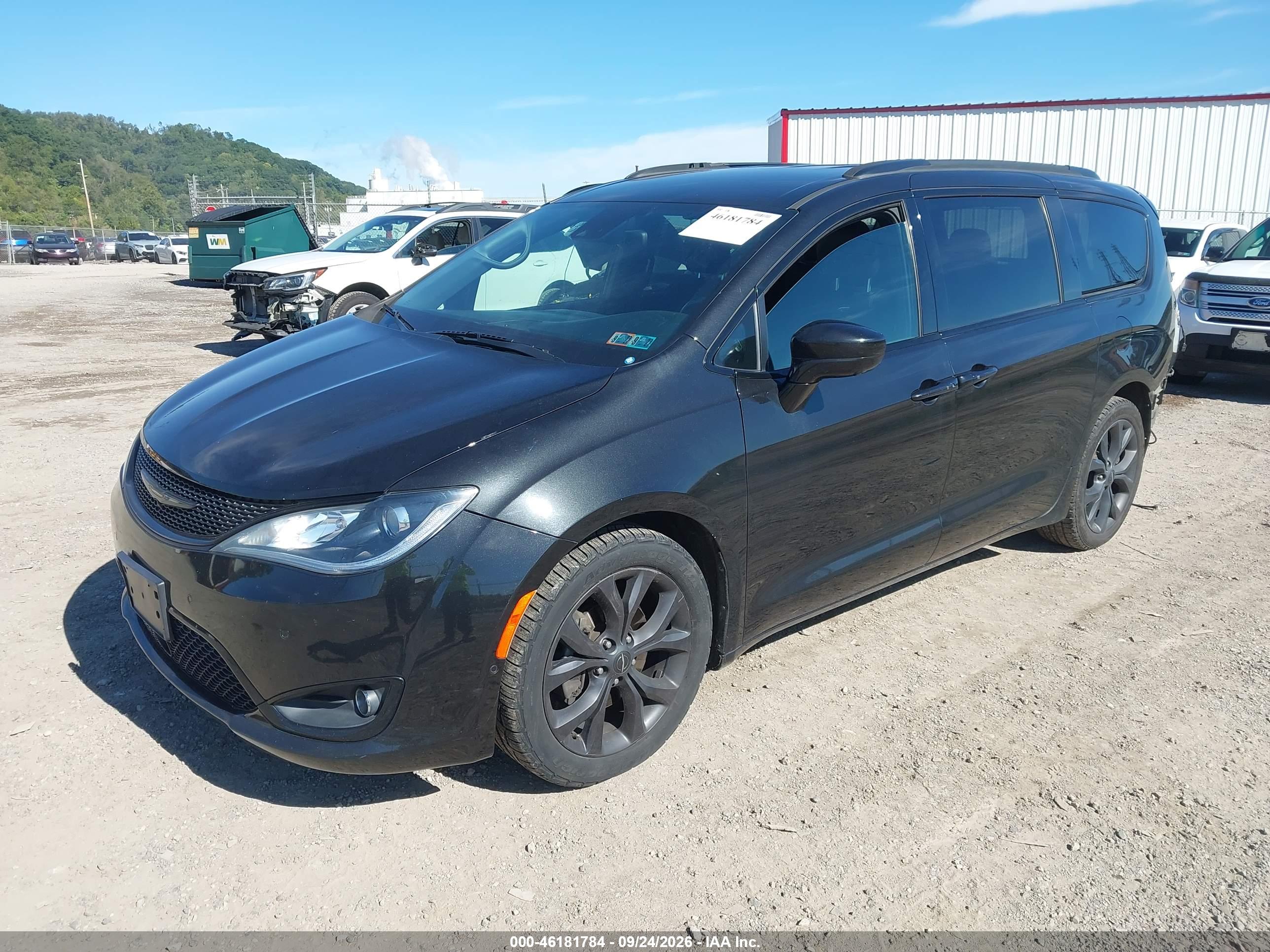 2019 CHRYSLER PACIFICA TOURING L — I2