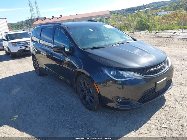 2019 CHRYSLER PACIFICA TOURING L — I1