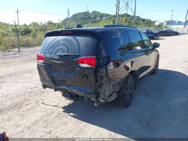 2019 CHRYSLER PACIFICA TOURING L — I4