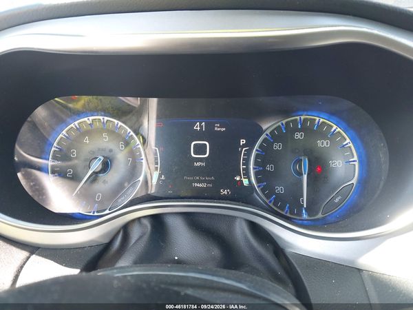 2019 CHRYSLER PACIFICA TOURING L — I7