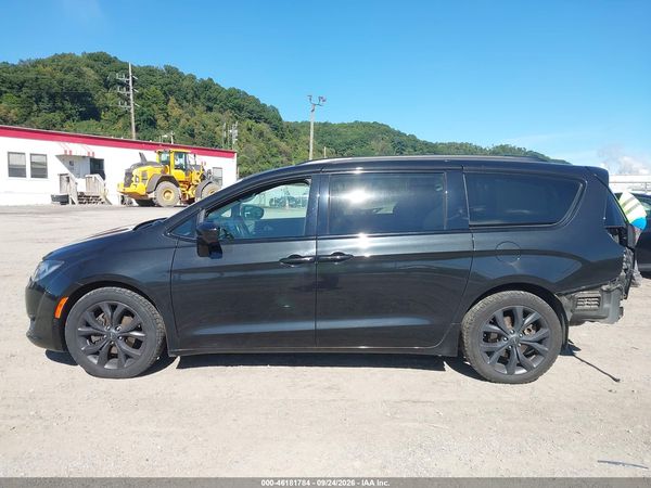 2019 CHRYSLER PACIFICA TOURING L — I117
