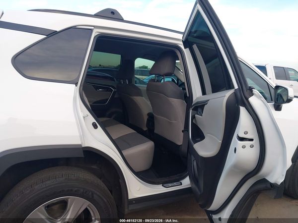 2024 TOYOTA RAV4 XLE — I8