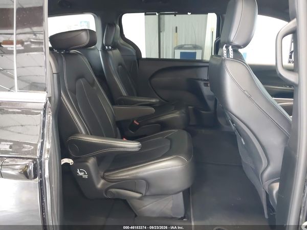 2025 CHRYSLER PACIFICA SELECT — I8