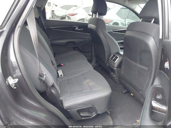2017 KIA SORENTO 2.4L LX — I8