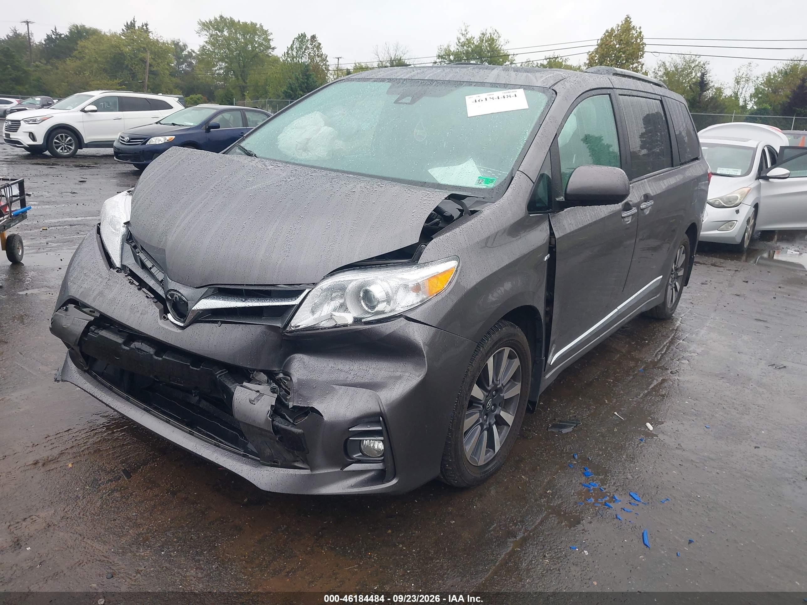 2018 TOYOTA SIENNA XLE PREMIUM 7 PASSENGER — I2