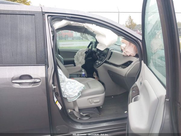 2018 TOYOTA SIENNA XLE PREMIUM 7 PASSENGER — I5