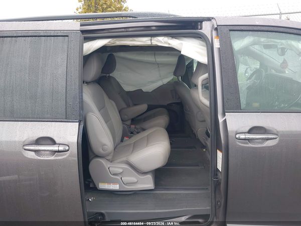 2018 TOYOTA SIENNA XLE PREMIUM 7 PASSENGER — I8