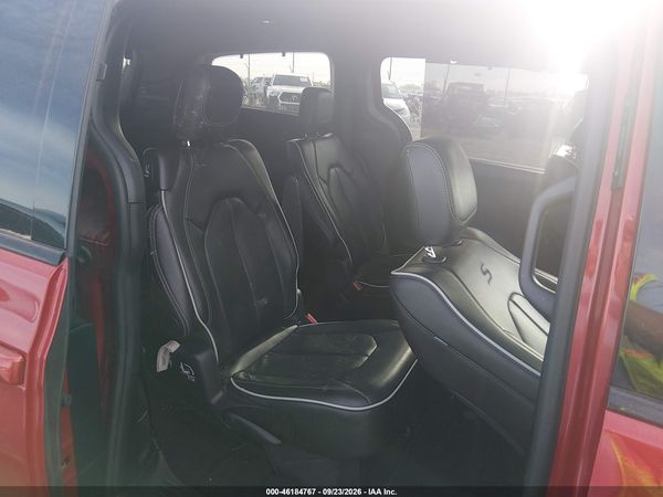 2025 CHRYSLER PACIFICA LIMITED — I8