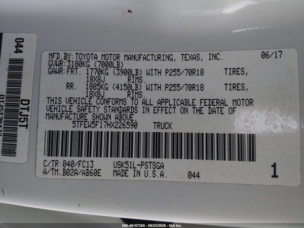 2017 TOYOTA TUNDRA SR5 5.7L V8 — I9