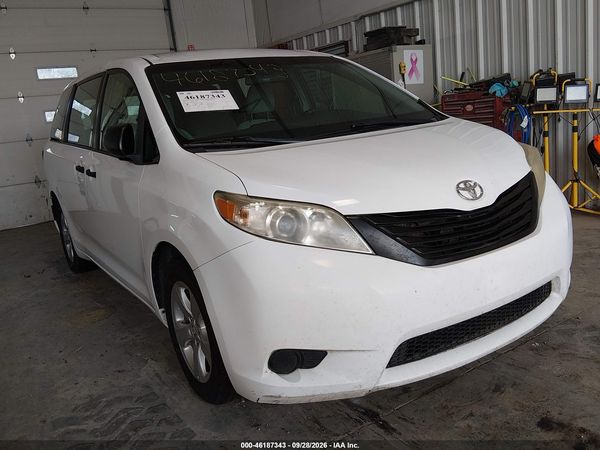 2017 TOYOTA SIENNA L 7 PASSENGER — I1