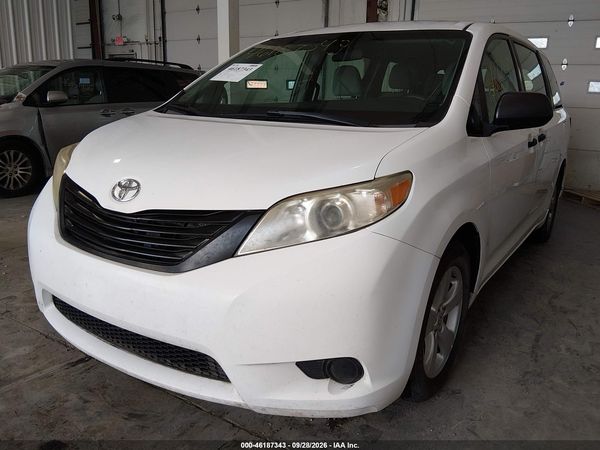 2017 TOYOTA SIENNA — I2