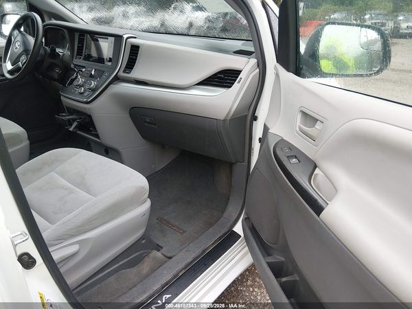 2017 TOYOTA SIENNA L 7 PASSENGER — I5