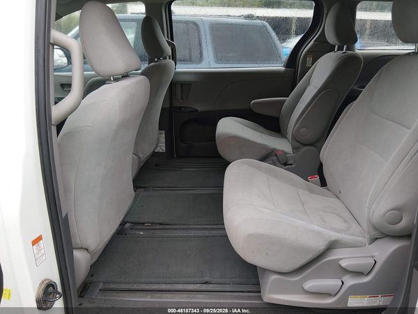 2017 TOYOTA SIENNA L 7 PASSENGER — I8
