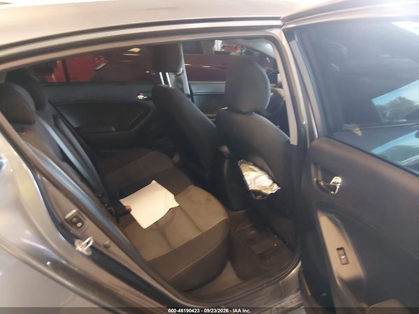 2016 KIA FORTE 5-DOOR LX — I8