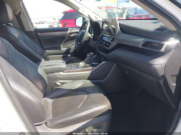 2021 TOYOTA HIGHLANDER HYBRID PLATINUM — I5