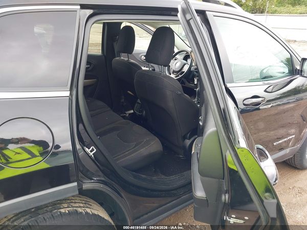 2017 JEEP CHEROKEE LATITUDE 4X4 — I8