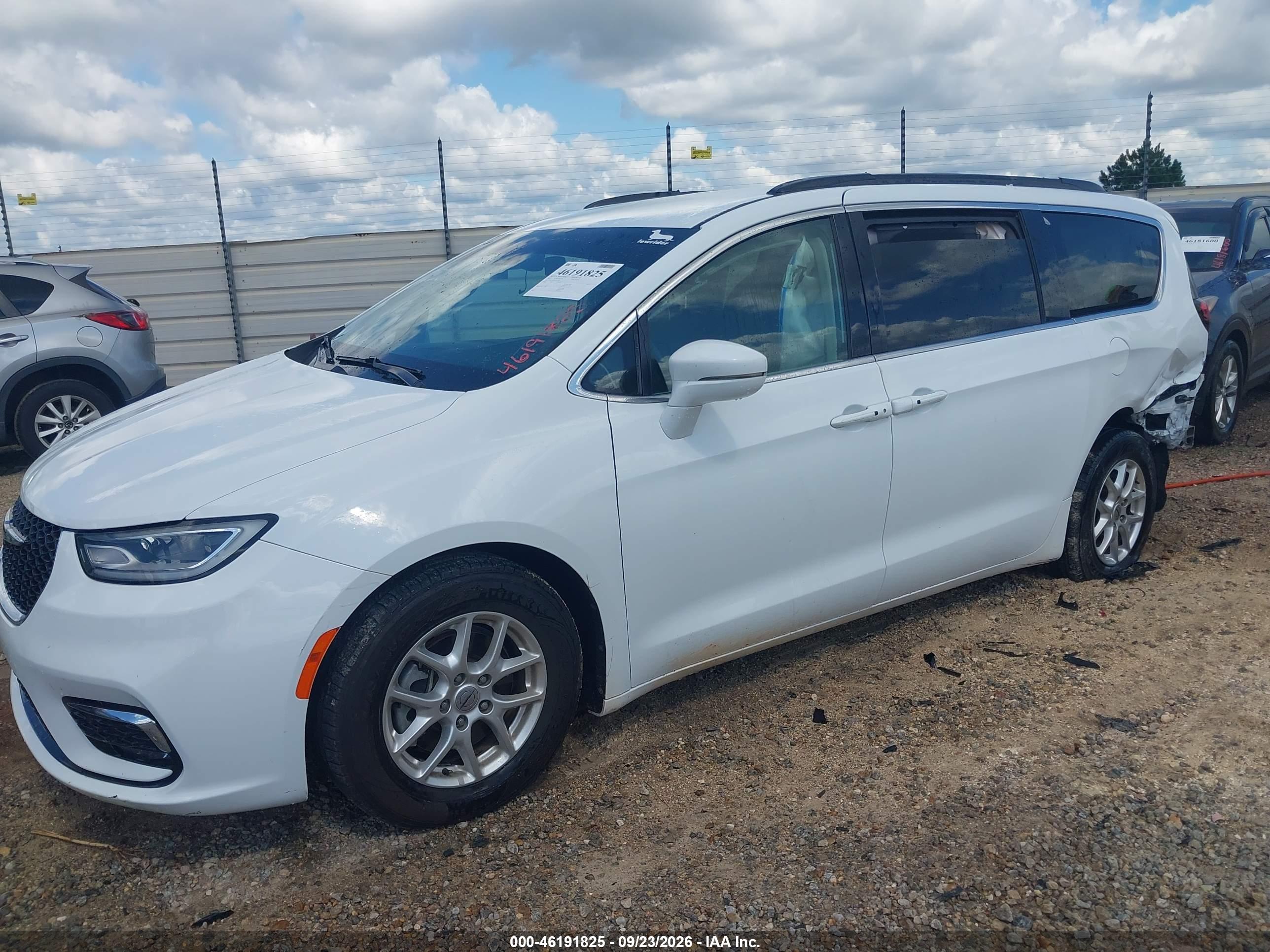 2022 CHRYSLER PACIFICA TOURING L — I2