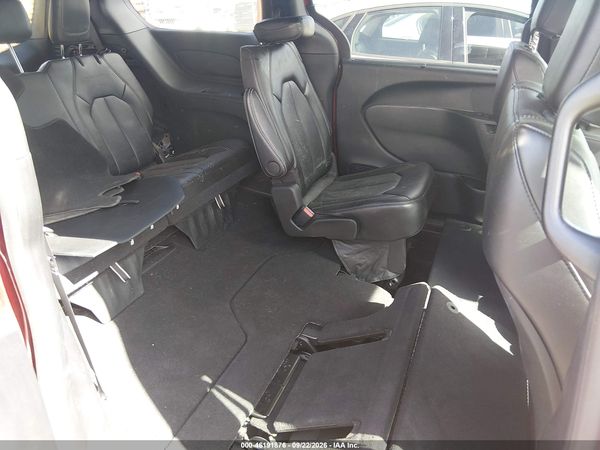 2025 CHRYSLER PACIFICA SELECT — I8