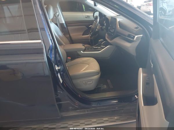 2021 TOYOTA HIGHLANDER XLE — I5