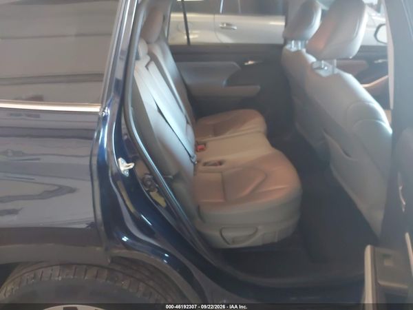2021 TOYOTA HIGHLANDER XLE — I8