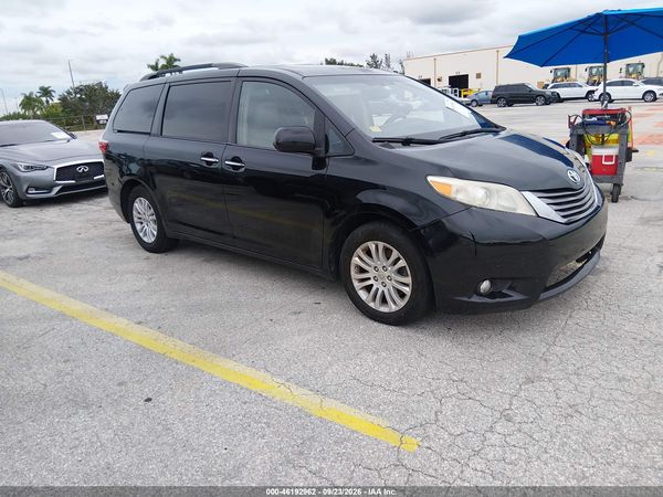 2015 TOYOTA SIENNA XLE/XLE 8 PASSENGER — I1