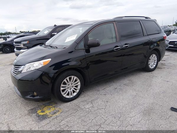 2015 TOYOTA SIENNA — I2