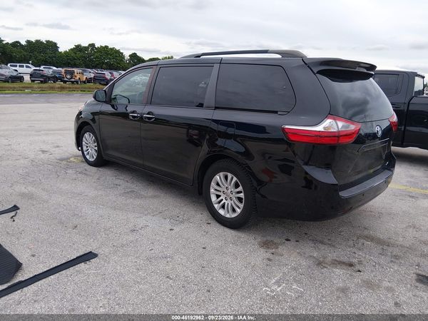2015 TOYOTA SIENNA XLE/XLE 8 PASSENGER — I3