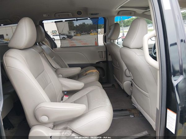 2015 TOYOTA SIENNA XLE/XLE 8 PASSENGER — I8