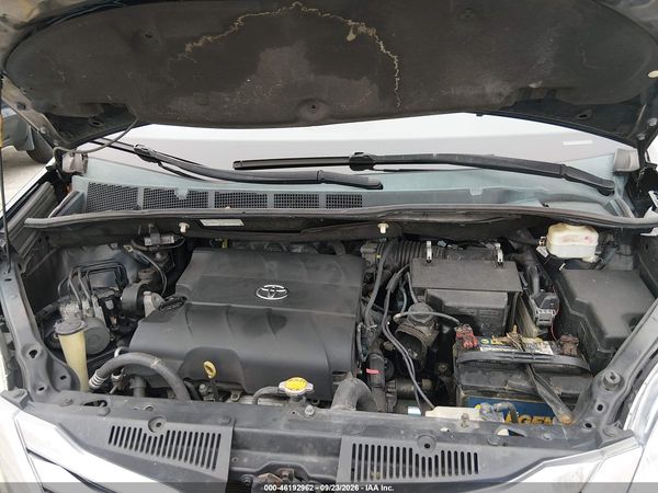 2015 TOYOTA SIENNA XLE/XLE 8 PASSENGER — I10
