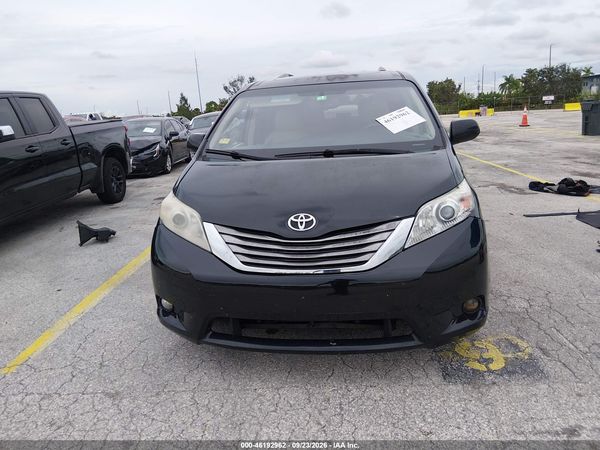 2015 TOYOTA SIENNA XLE/XLE 8 PASSENGER — I115