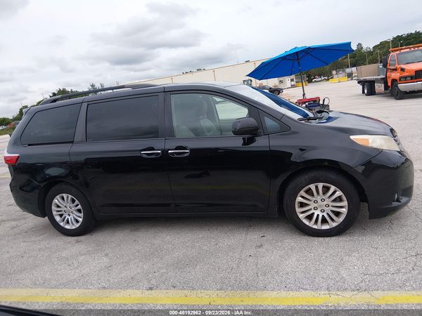 2015 TOYOTA SIENNA XLE/XLE 8 PASSENGER — I116
