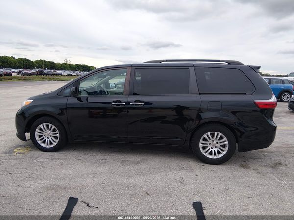 2015 TOYOTA SIENNA XLE/XLE 8 PASSENGER — I117