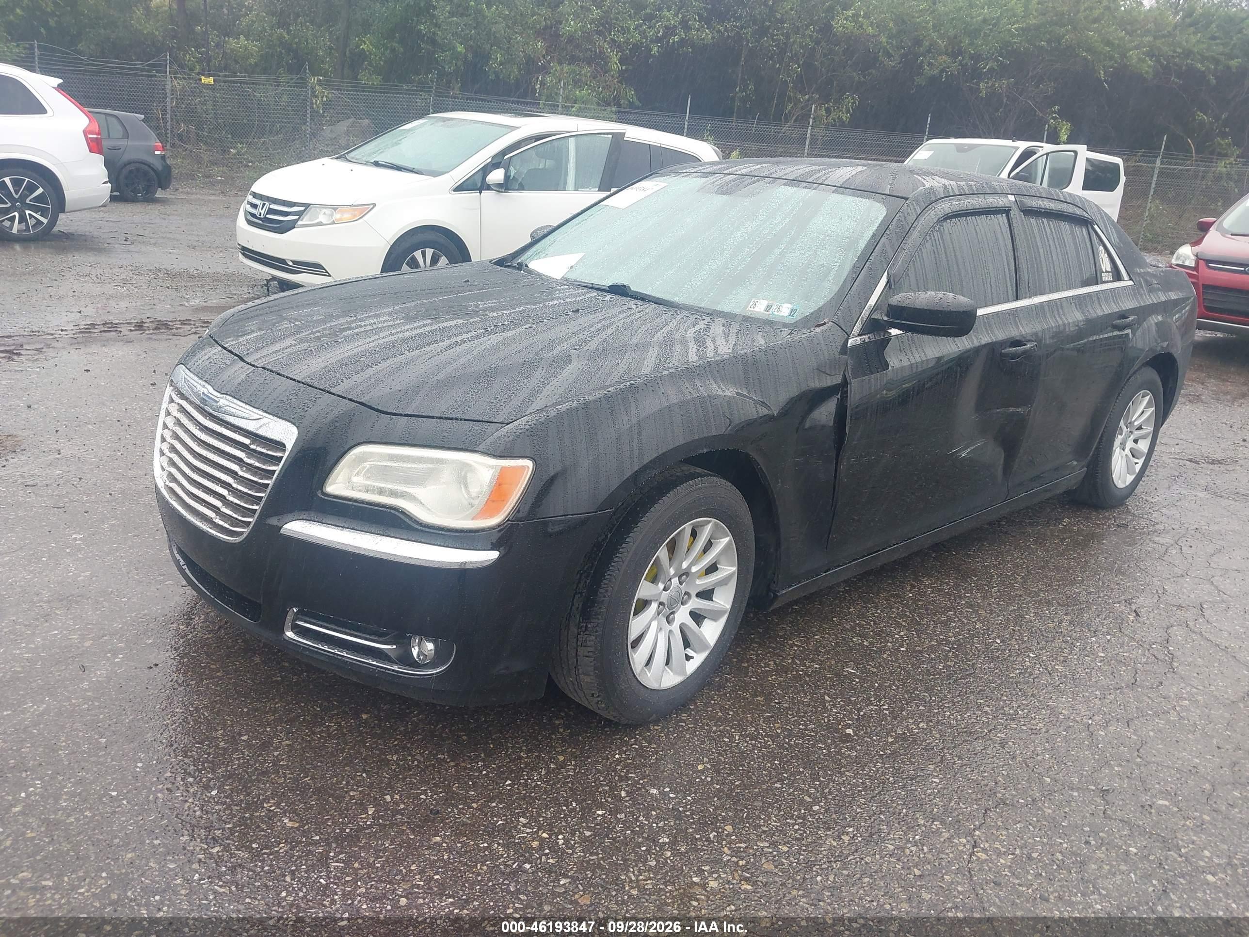 2013 CHRYSLER 300 MOTOWN — I2