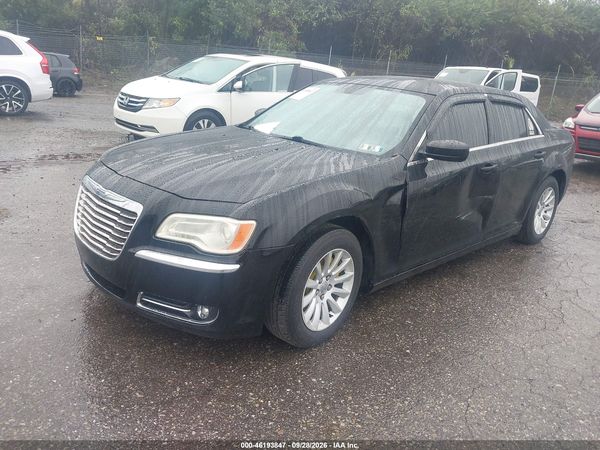 2013 CHRYSLER 300 — I2