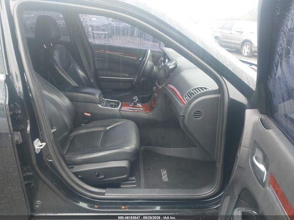 2013 CHRYSLER 300 MOTOWN — I5