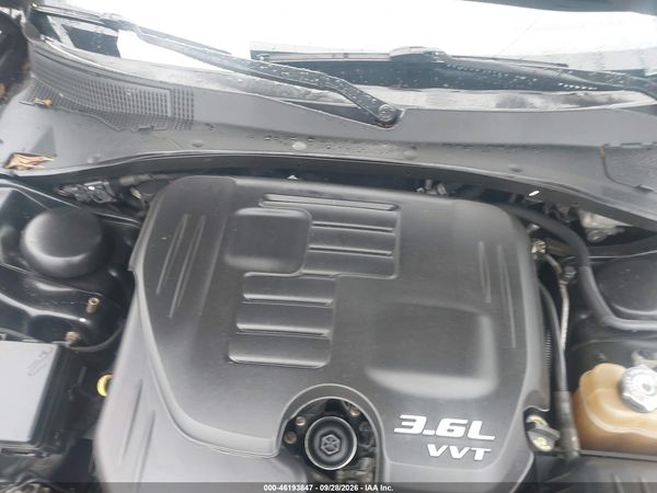 2013 CHRYSLER 300 MOTOWN — I10