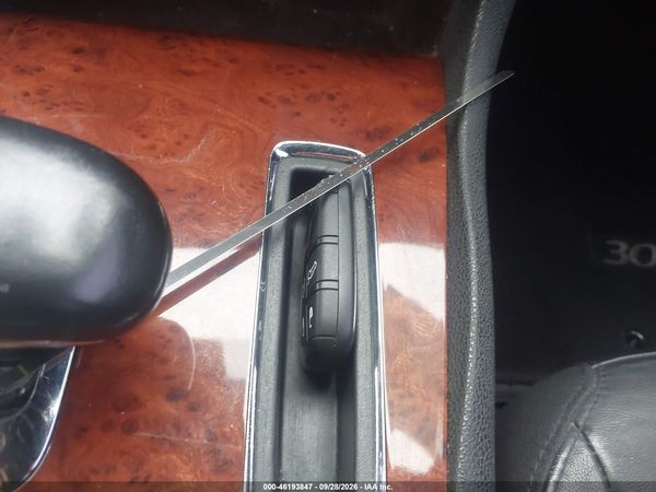 2013 CHRYSLER 300 MOTOWN — I11