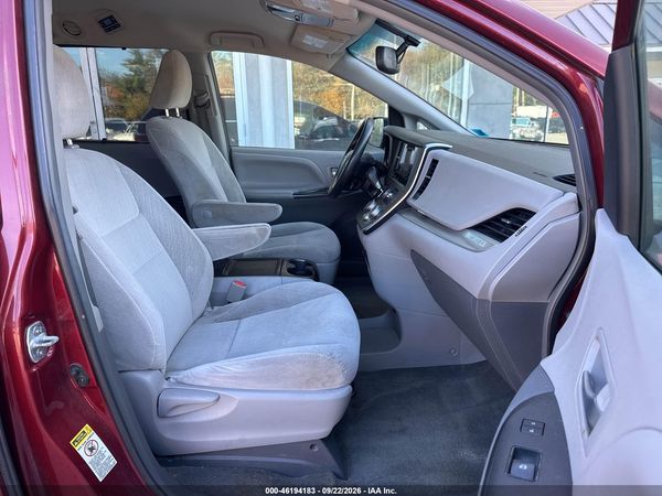 2016 TOYOTA SIENNA LE — I5