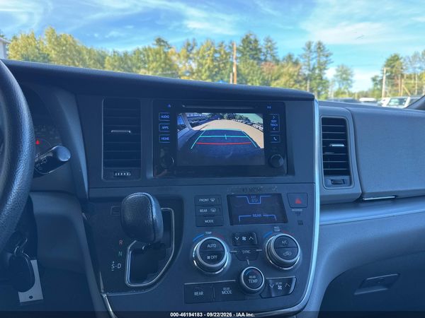 2016 TOYOTA SIENNA LE — I6
