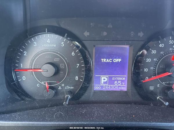 2016 TOYOTA SIENNA LE — I7