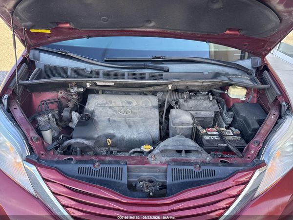 2016 TOYOTA SIENNA LE — I10