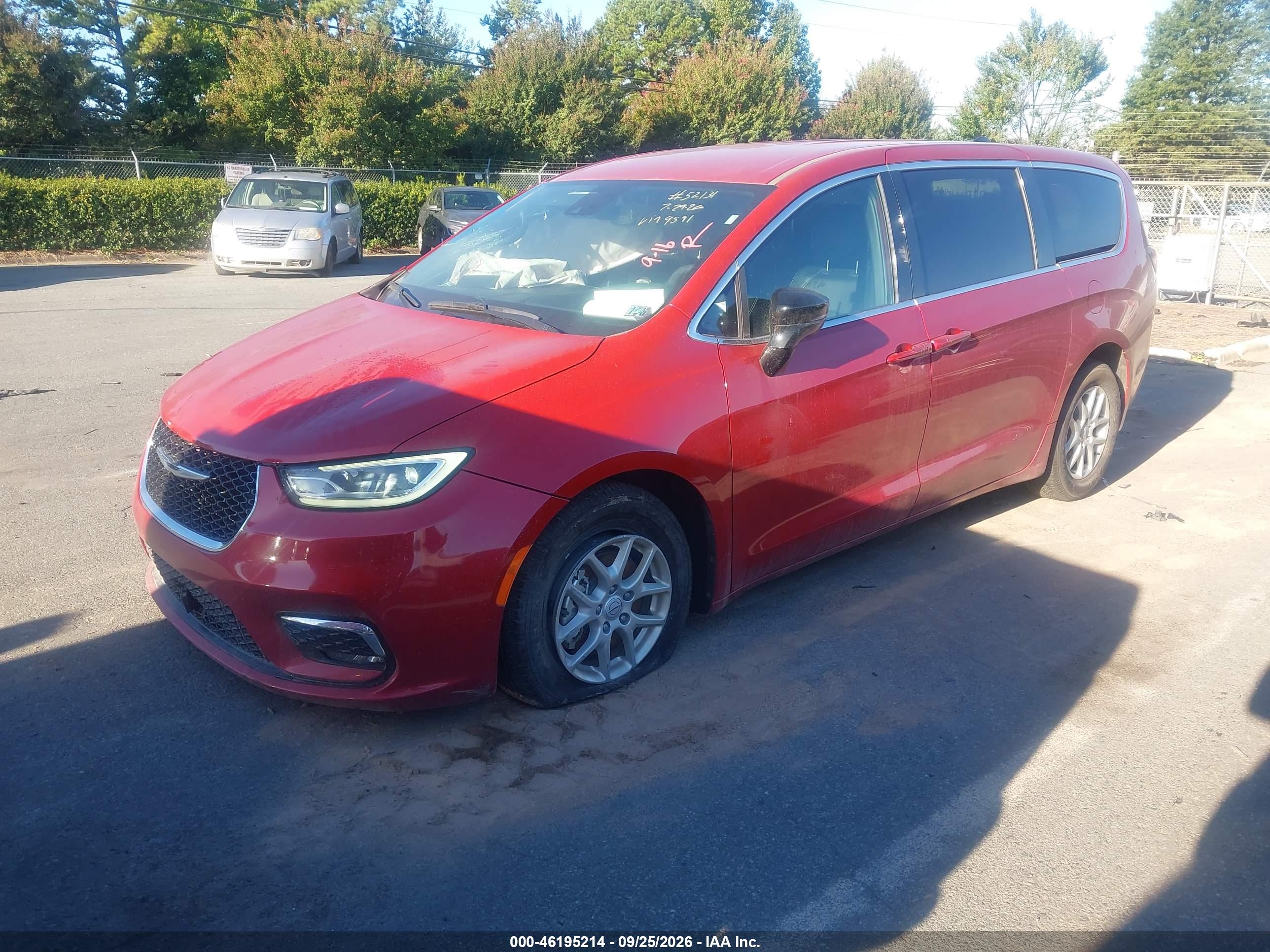 2025 CHRYSLER PACIFICA SELECT — I2