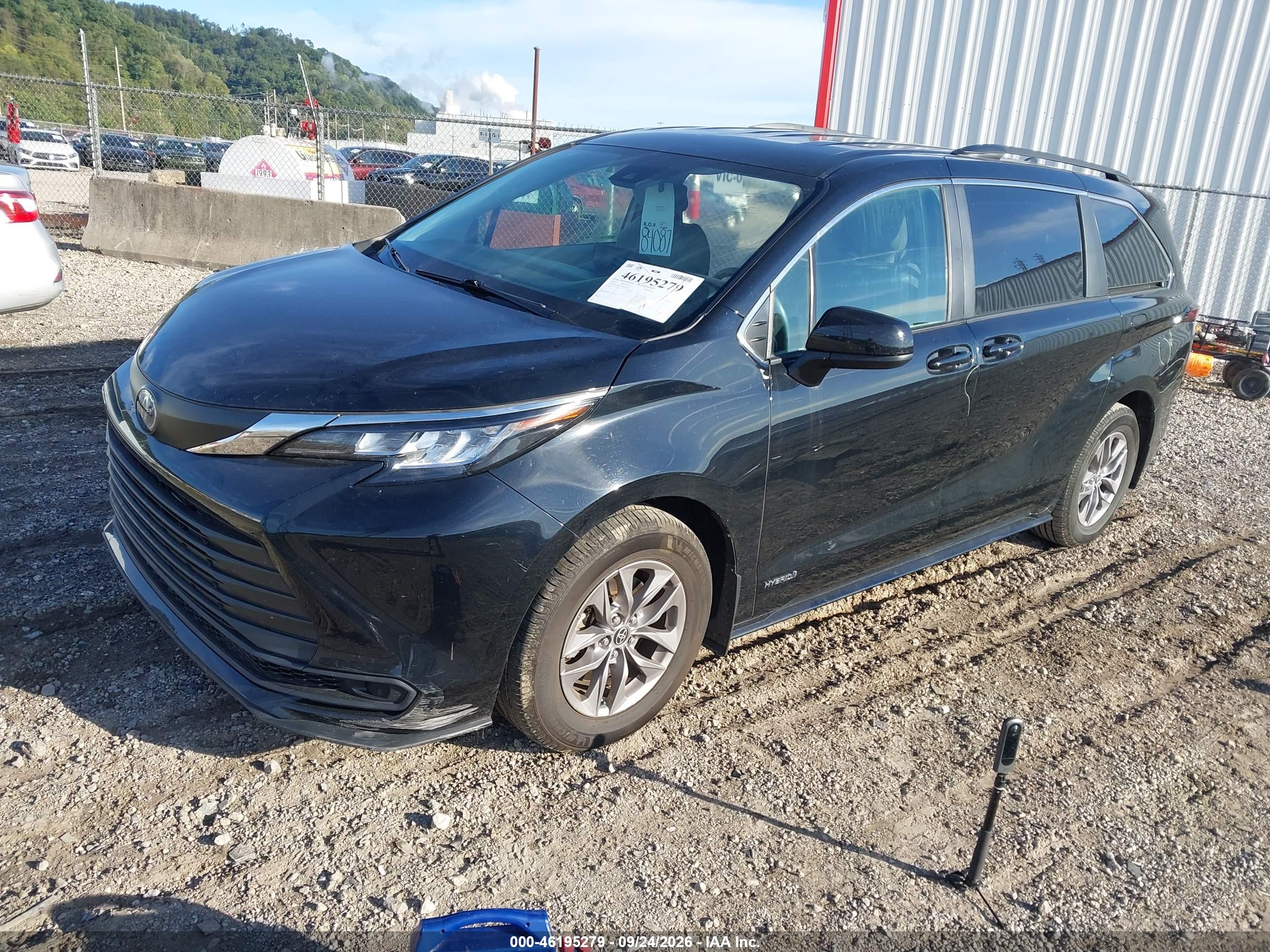 2021 TOYOTA SIENNA LE — I2