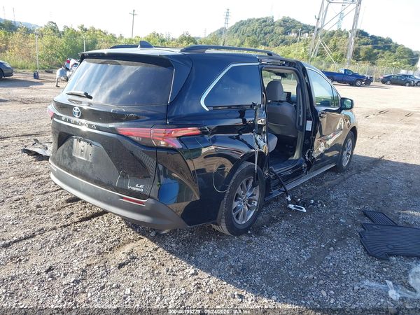 2021 TOYOTA SIENNA LE — I4